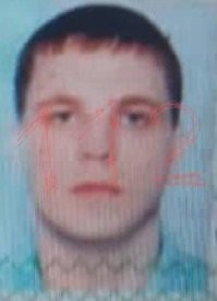 по данным телеги

За рулем грузовика предположительно находился 27-летний гражданин Белоруссии Вячеслав. Сейчас его разыскивают.  По данным 112, за большегрузом числится более 100 штрафов.