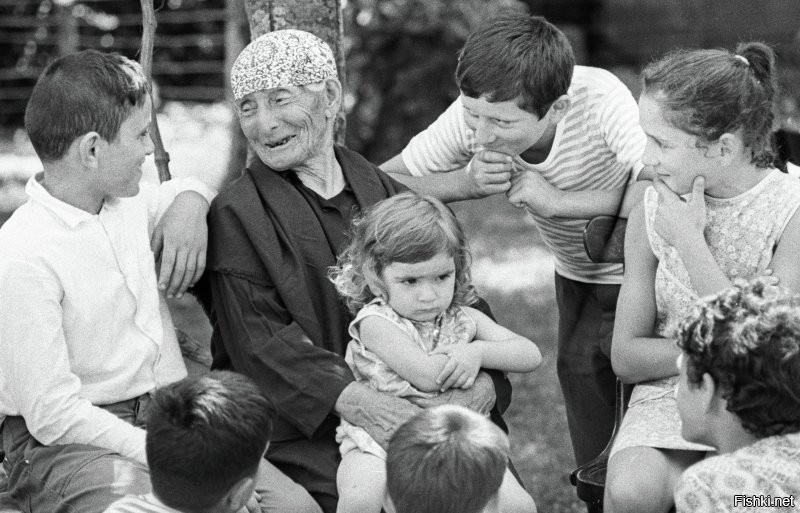 Хьфаф Ласурия  прожив 137 лет, осталась в памяти поколений человеком, феномен долгожительства которого так и не был раскрыт.
В 20 лет она осталась без мужа и сына Сылтея. Жизнь продолжалась, и уже в возрасте 50 лет она вышла замуж за Османа Ласурия, вдовца с трехлетним ребенком. Она воспитывала Таркука, сына Османа, в любви и заботе. Сам Таркук прожил 97 лет и был участником ансамбля долгожителей "Нартаа".