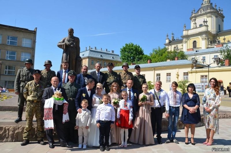 Просто воспоминания о б/уССР еще до 2014 года.
Это Львов, где нацизма,   якобы нет.