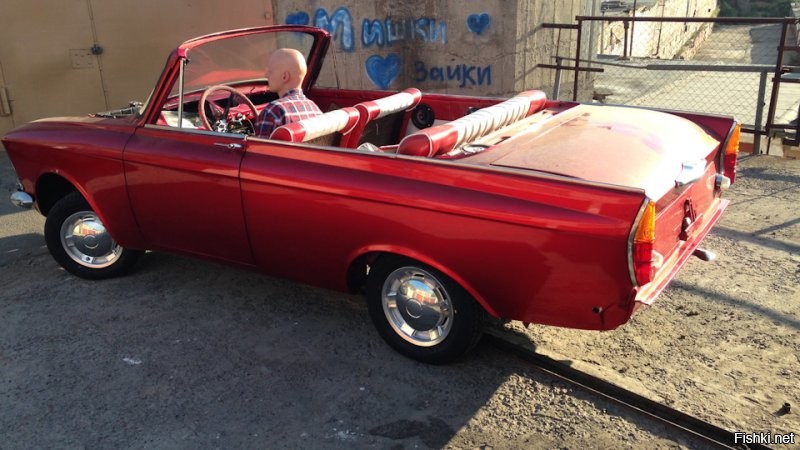 Двухдверный купе-кабриолет «Москвич-408 Турист» создан в 1967 году