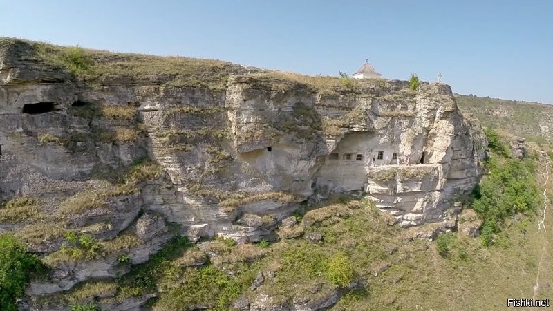 Скальный монастырь в молдавии...