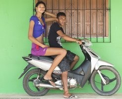 Элисан-да-Крус Сильва (1995 года рождения, Бразилия) - рост по разным источникам, в зависимости от даты публикации, от 203 до 206 см - со своим бойфрендом. 
"И это все моё?!"© 
"Ты всё? А теперь беги меня целовать!"©
(бородатые анекдоты)