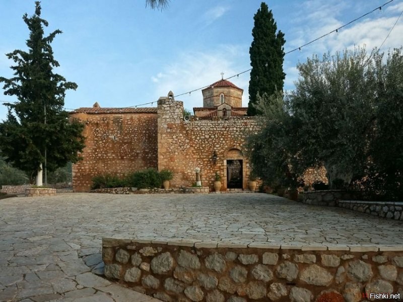 Поискал, и в самом деле, в Метане нет, но совсем рядом с Метаной есть монастырь Агнунтос/Богородицы "Аганантской"...