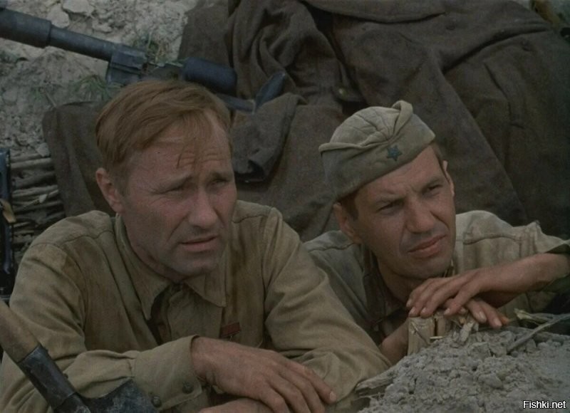 -... Если бы не война, согласился бы с ней всю жизнь под коровьим брюхом сидеть и за дойки дергать.
- За чьи дойки?
-Это неважно... ©