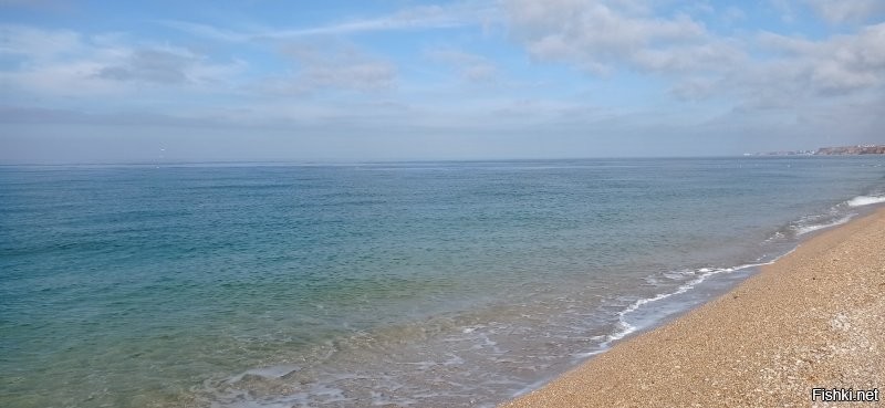 Вообще есть крабы, но сейчас не сезон, поэтому не судьба))). Ещё немного гальки).