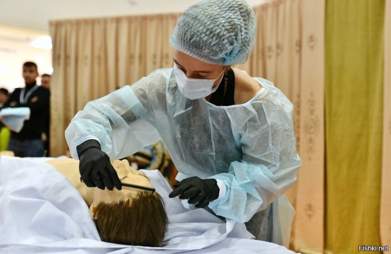 «Похороним двоих, третьего бесплатно!» В Москве прошла выставка и конкурсы...