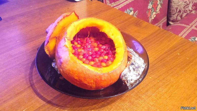 Я тыкву запёк с калиной и мёдом.... только фотка получилась не очень...