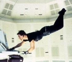 "Сорвалось": рабочий случайно уронил своего коллегу в колодец