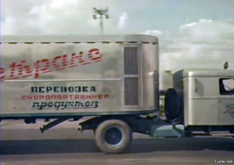 С технической точки зрения эти автомобили не являлись вершиной технического прогресса - их конструкция восходила к довоенным грузовикам MAN. ÖAF 745G оснащались рядным шестицилиндровым дизельным двигателем рабочим объёмом 9,186 л мощностью 145 л.с., шестиступенчатой коробкой передач и пневмоприводом тормозов. В то же время, отсутствовал гидроусилитель рулевого управления, а в качестве указателей поворота выступали флажки-"семафоры" по бокам кабины. Сама кабина могла быть как стандартной, так и удлинённой - со спальным местом. Тягачи работали в составе автопоездов с двухосными полуприцепами-рефрижераторами Tranberg. Автопоезд полной массой 33 т развивал максимальную скорость 63 км/ч. Помимо седельных тягачей поставлялись в меньшем количестве бортовые грузовики и спецмашины. С 1959 г в СССР поступали бескапотные седельные тягачи ÖAF F745G.