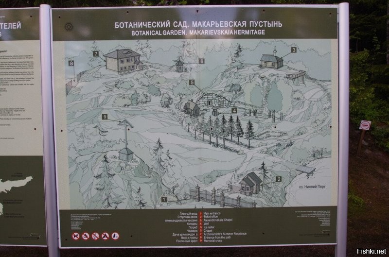 Добавлю. Маяк обслуживают монахи, даже есть лицензия.
Рядом находится кладбище, где похоронены умершие репрессированные.
В 30-х годах всех сидельцев вывезли на материк и расстреляли в Сандормохе.