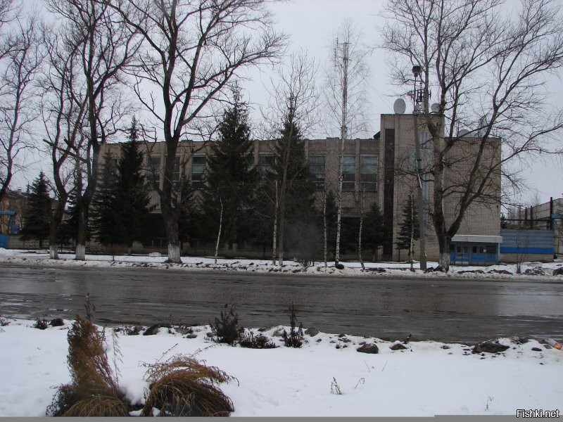 Соответственно церковь и завод на въезде со стороны Твери(Московская сторона).