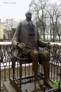 "А какая скульптура города вам нравится больше всего?"

Хороших скульптур очень много, но вот эта вызывает неоднозначную реакцию