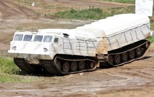 Допустим этот Д-30.... ПРОЙДЁТ ПОЧТИ ВЕЗДЕ....!!!
Правда... Расход топлива при движении по суше   3,5 л/км