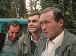 Классный фильм, ничего не скажешь и байку про "телецвет" органично вписали.  Один из любимых моментов в конце: Отдыхать вам надо, товарищ майор! )