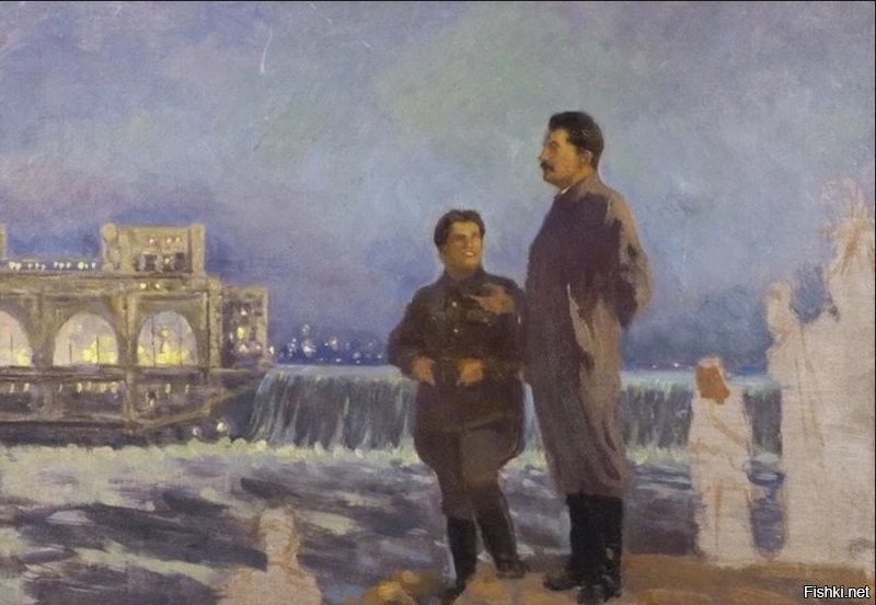 Кстати Сталин на стройке первенца ГОЭЛРО Волховская ГЭС в Ленинградской области