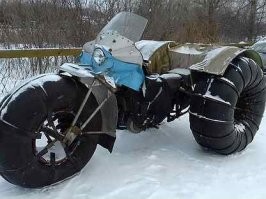 Добавлю свои 5 копеек. В свое время очень впечатлил вездеход на базе К-700, свои фотки лень искать, взял из сети. На Волге очень популярны зимой так называемые "каракатицы"  , тоже фото из сети. У меня у тестя есть такой из мотоцткла ИЖ переделанный. Он на нем рыбаков как то по весне спасал, да сам провалился. но не под лед))) Он на нем проплыл через трещину и благополучно спасся, слава Богу. Это было в Камском Устье, что в Татарстане. А еще не упомянут МТЛБ, это уже моя фотка, правда старая.