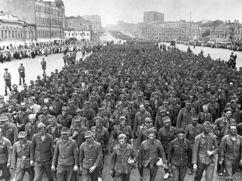 Ну не совсем не так. Парадом то они прошлись по москве