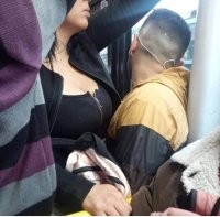 От неё так воняет? ))