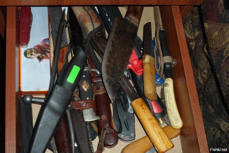 Открыл ящик своего стола.... как то грустно стало...