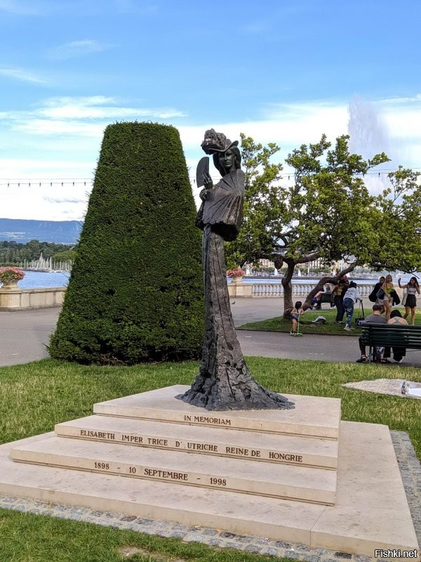там же (набережная Женевского озера) рядом есть памятник императрице Сиси - он мне как то больше понравился