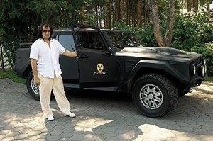 Внедорожник Lamborghini LM002 был законодателем моды, и этот экземпляр 1991 года выставлен на продажу