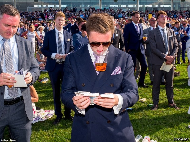 Давно всё ОК. А фото человека, который потратил пару лет, чтобы показать простым людям "Как же отвратительны эти любители скачек"...