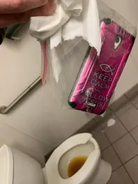 На работе кто-то постоянно прячет телефон в баке
--------–------------
Ну это легко.От прослушки.Чтоб корпоративные тайны никто не украл.
А вот то что они всем коллективом ссать ходят и не смывают,это уже клиника.А хотя если это европа,то нормально.Воду экономят.Там же Путин цены им поднял.