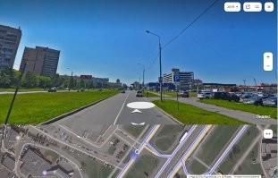 нашел на картах место, это дублер Жукова  напротив АС Маршал. там двухстроннее движение , сплошная разметка с разрывом в месте выезда.
БМВ 100% виноват