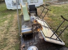 Зппсь! Т.е., детская горка предусматривала сигание дитёнка сразу в мангал? Родители года!