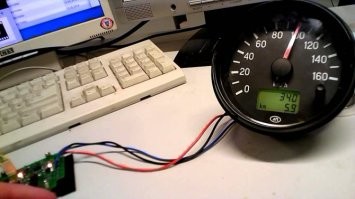 Ну канеш, врать не может !
Ведь если он врет, водитель сдал в бухгалтерию "левые" чеки за бензин, получил необоснованно начисленную зарплату и командировочные, нарушил НАХЕР ГРУБО правила нахождения водителя на служебном автотранспорте ( 9 часов за рулем в сутки - МАКСИМУМ) с громадным штрафом на предприятие, 3 раза сменил комплект резины, 10 раз - свечи, 35 раз поменял масло\фильтра, 3-4 раза колодки, разок - диски.......
Помню, как в гараже предприятия водилы "мотали" пробег моторчиком......