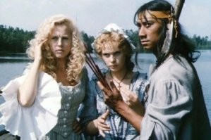 Рыбак построил себе дом над собственным прудом для рыбной ловли