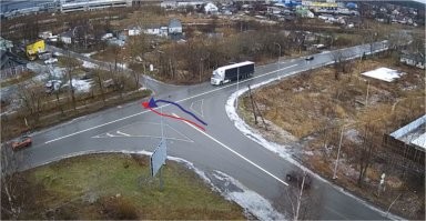 Торопыге следовало ехать по синей траектории, но он выбрал красную, выехав на полосу встречного движения