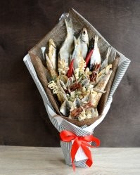 Вот такой букет ты предлагаешь подарить артисту на творческом вечере?