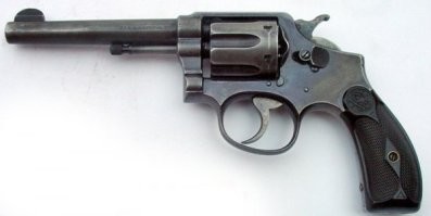 Позже и пиндосы очень похожую модель сваяли.
Револьвер Smith & Wesson .38 Hand Ejector образца 1899 года.