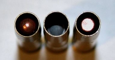 Специалисты, бл...  Не пули у нагана особые, а патрон. А пули у него разные.  Есть стандартная (на фото справа), есть спортивная (на фото в центре).  Патрон слева развития не получил.