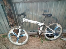 - Как я тебя узнаю?
 - Я буду на белом "Мерседесе".