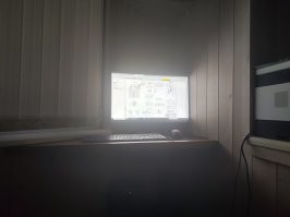Прикольные картинки, но постановка. Вот моё, но его постоянно забирают дети. Так что поработать можно только когда спят, а так ноут и в кафе, в офисе тоже не могу в последние годы. Благо никто меня не ограничивает ни графиком, ни временем, работа нынче в удовольствие, правда я шёл к этому 25 лет.