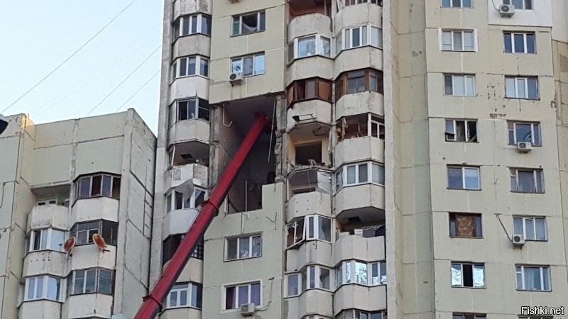 У нас в Кишинёве в октябре 2018-го года один умник в многоэтажке с электроплитами тоже решил газовые баллоны использовать. Хорошо, что советский монолит выдержал, но несколько квартир крупно пострадали...