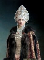 Про руки - соглашусь. А вот всё остальное... 

А где соболя? Где кокошник, шитый бисером? Вот посмотрите на фотографию княжны Юсуповой:
(фотография настоящая, только раскрашенная)



Или на эту моду уважаемых людей:



Вот как подобает знатной даме одеваться! 

А посмотрите на эту девушку:



За иностранку ( типа "они там все странные") ещё может и сойдёт, а за знатную или даже просто состоятельную... Не верю.