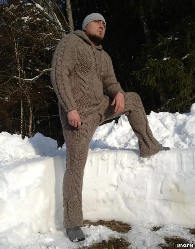 Его греют изделия уральских вязальщиц