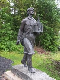 А вот такой памятник Ломоносову в студентческом городке Марбурга