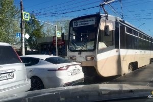 Ну, во-первых - это не Новосиб! У нас нет таких красивых трамвайчиков. А во-вторых - у нас трамвай хрен не пропустишь!