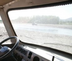 По всему видать бывший водитель автобуса... Душа просит.