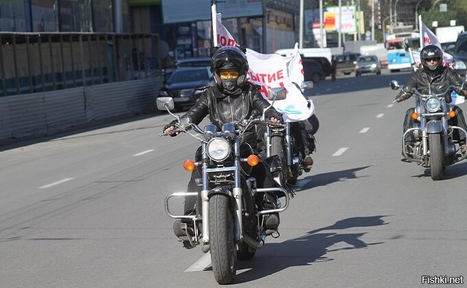 Как-то не понятен посыл автора! Вам завидно? Мы с друзьями в пинг-понг играем, на уличном столе до морозов. Еще знаком с ребятами, которые на великах катаются по замерзшему Байкалу. Лыжники, парашютисты, на унициклах ребята ездят, опять же, я в банде ходулистов. Что не так? Вам скучно в офисе бумаги перекладывать? Приглашаю, в наши прекрасные сообщества. Где-то можно прибухнуть, где-то можно, но лучше не стоит.
Я вот проф актер, пойду сегодня на съемку дипломной работы режиссера, и естественно бесплатно (талантам, нужна помощь). И еще, так закончили не красиво фразу. В общем порицание вам, с занесением в личное дело.