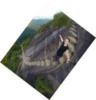 >>> 1. Лестница для самых смелых   пик Тижука, Рио-де-Жанейро

Выравнивание заваленного горизонта творит чудеса.
Р - Ракурс.