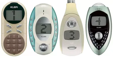 Siemens Xelibri Series (2003) 
 
2003 году Siemens Mobile в качестве эксперимента запустила целую линейку странных телефонов, которая получила название Xelibri. Каждый представитель этой серии мог похвастаться уникальным дизайном. Но, к сожалению, внешний вид этих устройств был их единственной сильной стороной.

Телефоны были неудобны в использовании, а их «железо» было позаимствовано из бюджетных аппаратов Siemens. При этом цены кусались   на старте продаж самая дешевая модель стоила более 1690 долларов.

Эксперимент провалился   не помогла даже дорогостоящая рекламная кампания. Модельный ряд, который пользовался популярностью на раннем периоде своей жизни, не показал выдержки. Всего-лишь спустя год после анонса Siemens Mobile свернула линейку Xelibri.