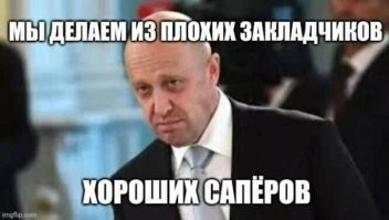 Не смогли: неудачная попытка парней проникнуть в подъезд дома