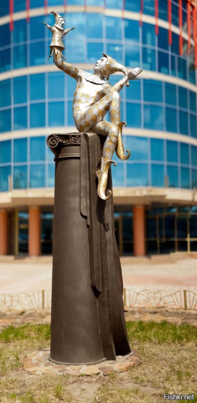 У арт директора , а Арлекина не достать...