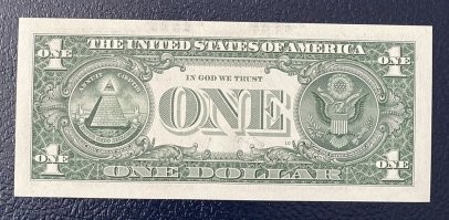 Интересно, тут много таких, кого пугает глаз на долларовой банкноте США ?