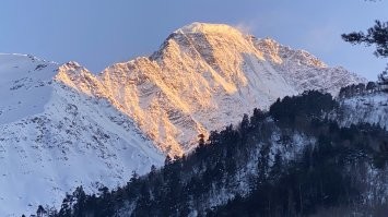 ... а такую красоту я запечатлел в этом году, в России, на Эльбрусе и на Чегете
и никаких тебе фотошопов и индонезий!